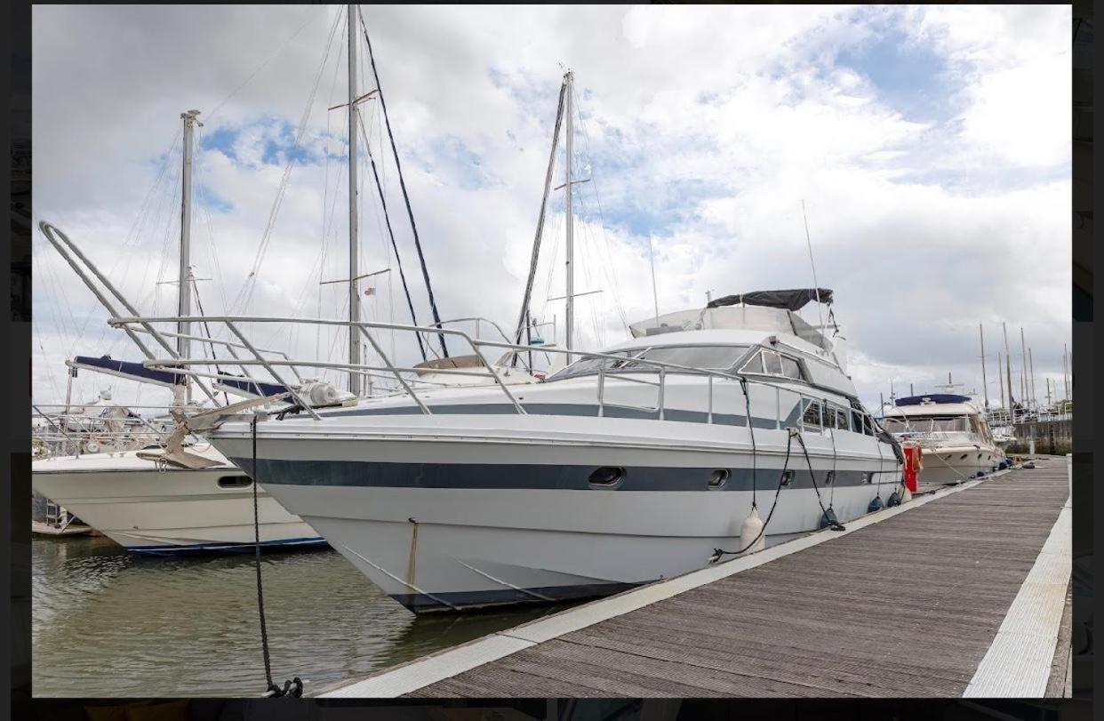 Beautiful And Magnific Yacht Ξενοδοχείο Lisboa Εξωτερικό φωτογραφία